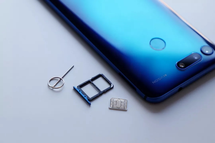 手机不谨慎进水了怎么办,华为手机进水教你一招20分钟复原