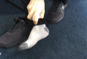 脚容易出汗怎么办？鞋臭怎么办？只需一招轻松搞定