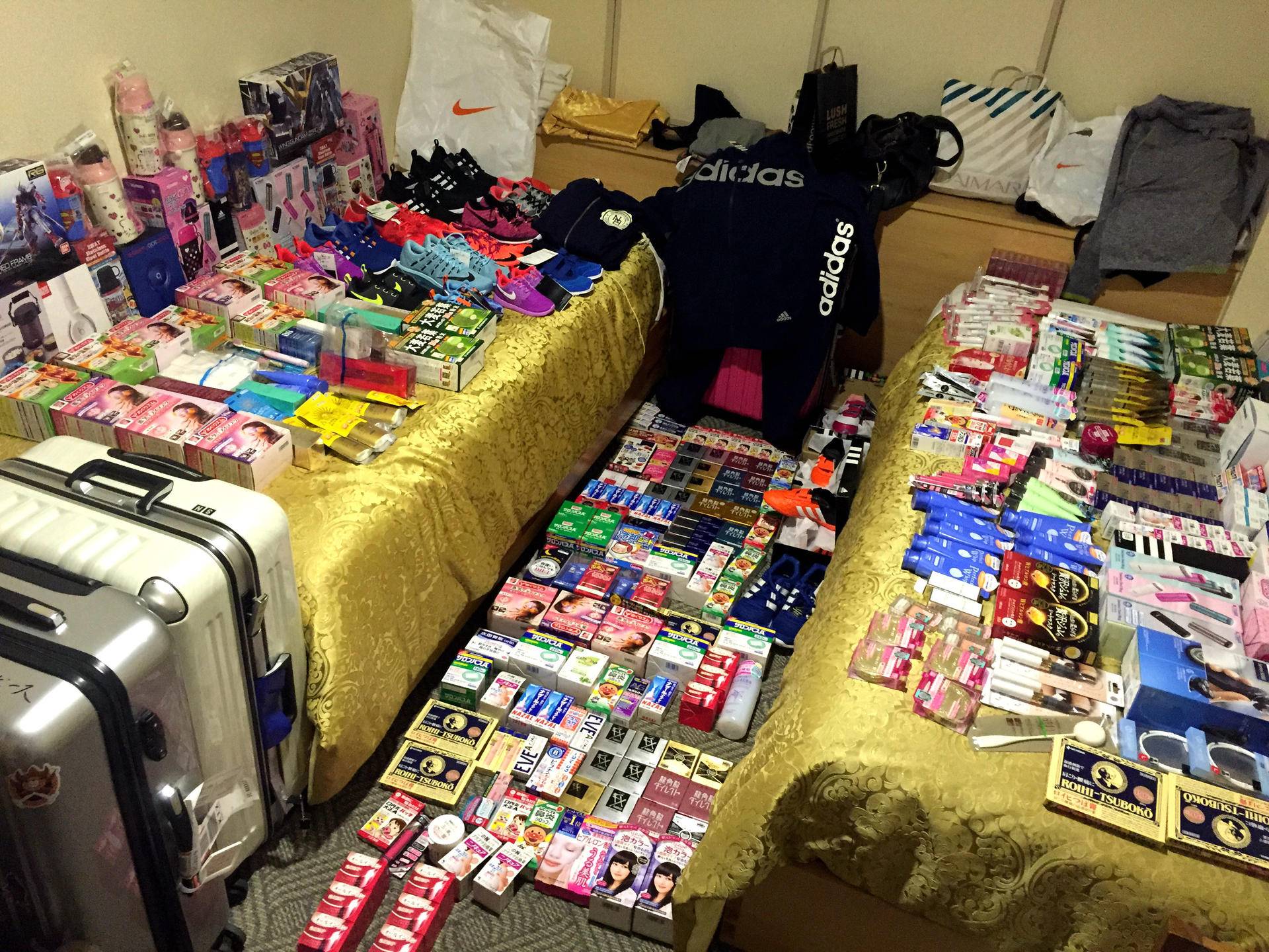 《电商法》让朋友圈代购变灵魂画手，有人谨慎观望，有人破罐破摔