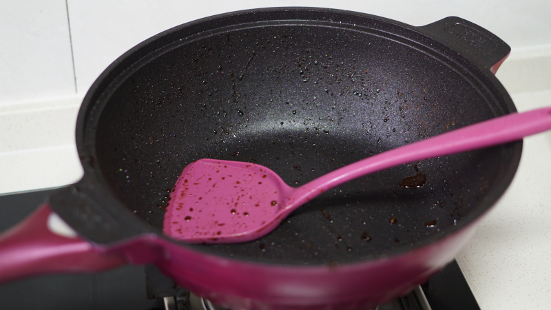 英国帝伯朗钛钻不粘锅，做一桌好菜，只需要这一口锅