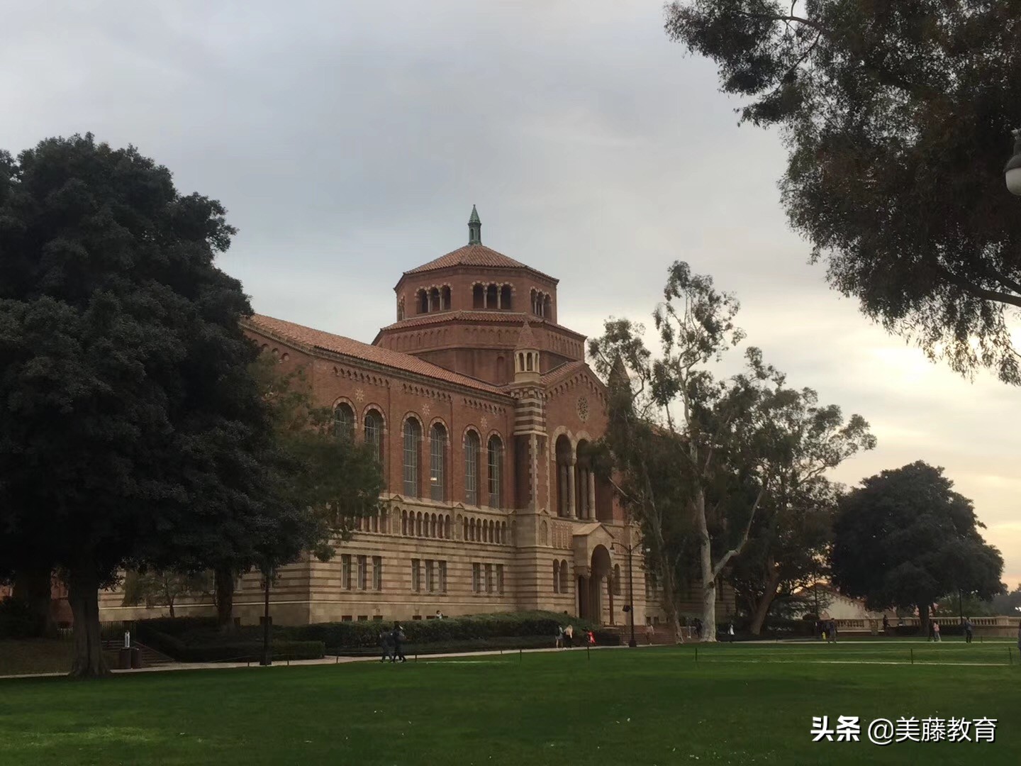 比藤校还好的美国大学,美国和藤校齐名的大学