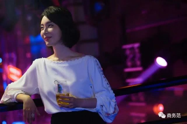 44岁陈数穿西装 (42岁陈数红色西装)