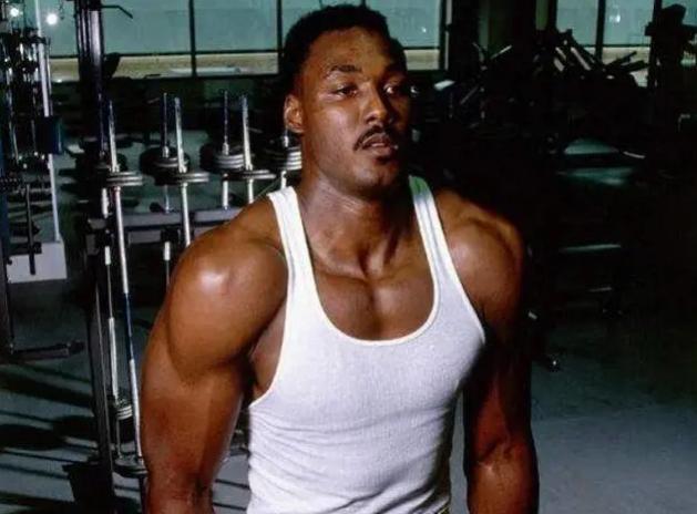 nba球员把球衣穿成紧身衣,nba球员球衣里穿的紧身衣叫什么