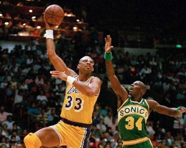 分类评选历史最强中锋！奥尼尔仅一项上榜，球迷：他又该不高兴了