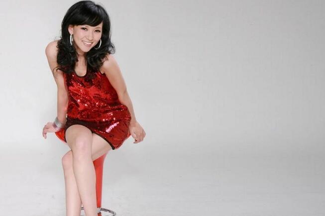 文体恋！他是国足杜威，两任女友是主播，小7岁娇妻是留学海归