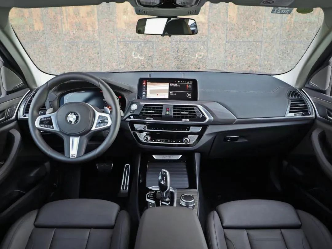 宝马x32021款xdrive28im运动套装30.88,宝马x3买现款还是等2024新款