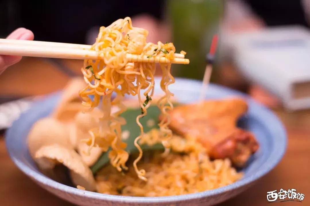 泰国美食街边小吃生吃,超好吃泰国小吃街头甜品