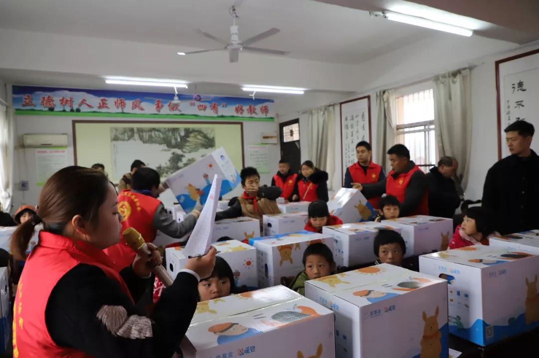 这个冬天我不冷,这个冬天我不冷展板