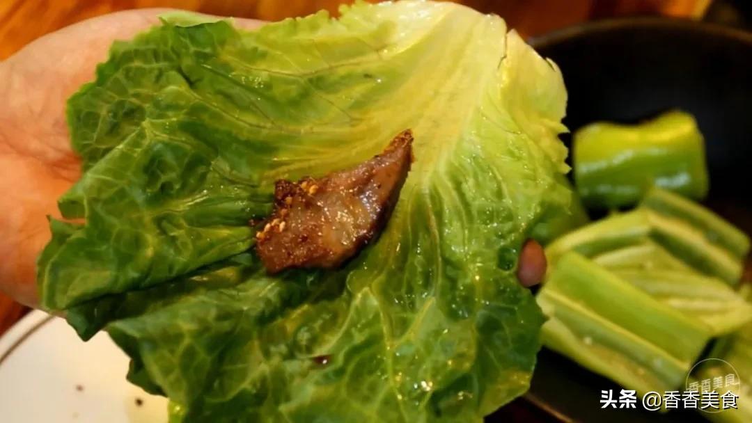 人山人海来吃肉，大哥小弟都说香