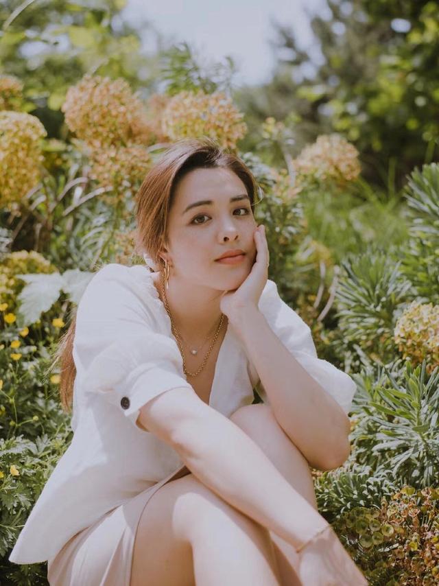 钟丽缇大女儿晒美照身材不输妈妈,钟丽缇女儿惊艳全部照片