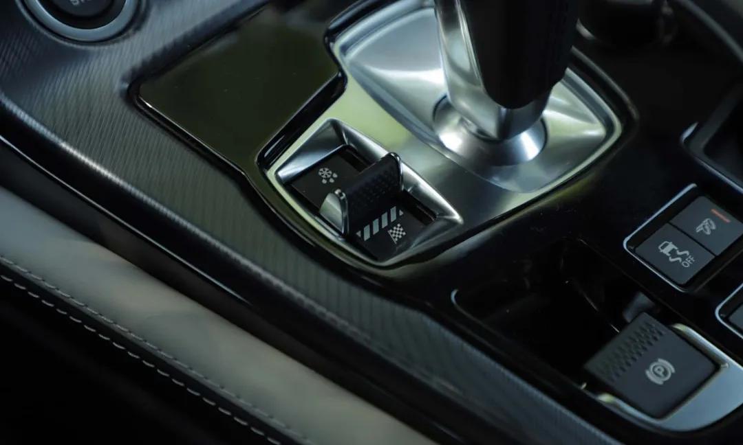 捷豹f-typevs保时捷718s宝马z4,2018款3.0t捷豹f-type现车