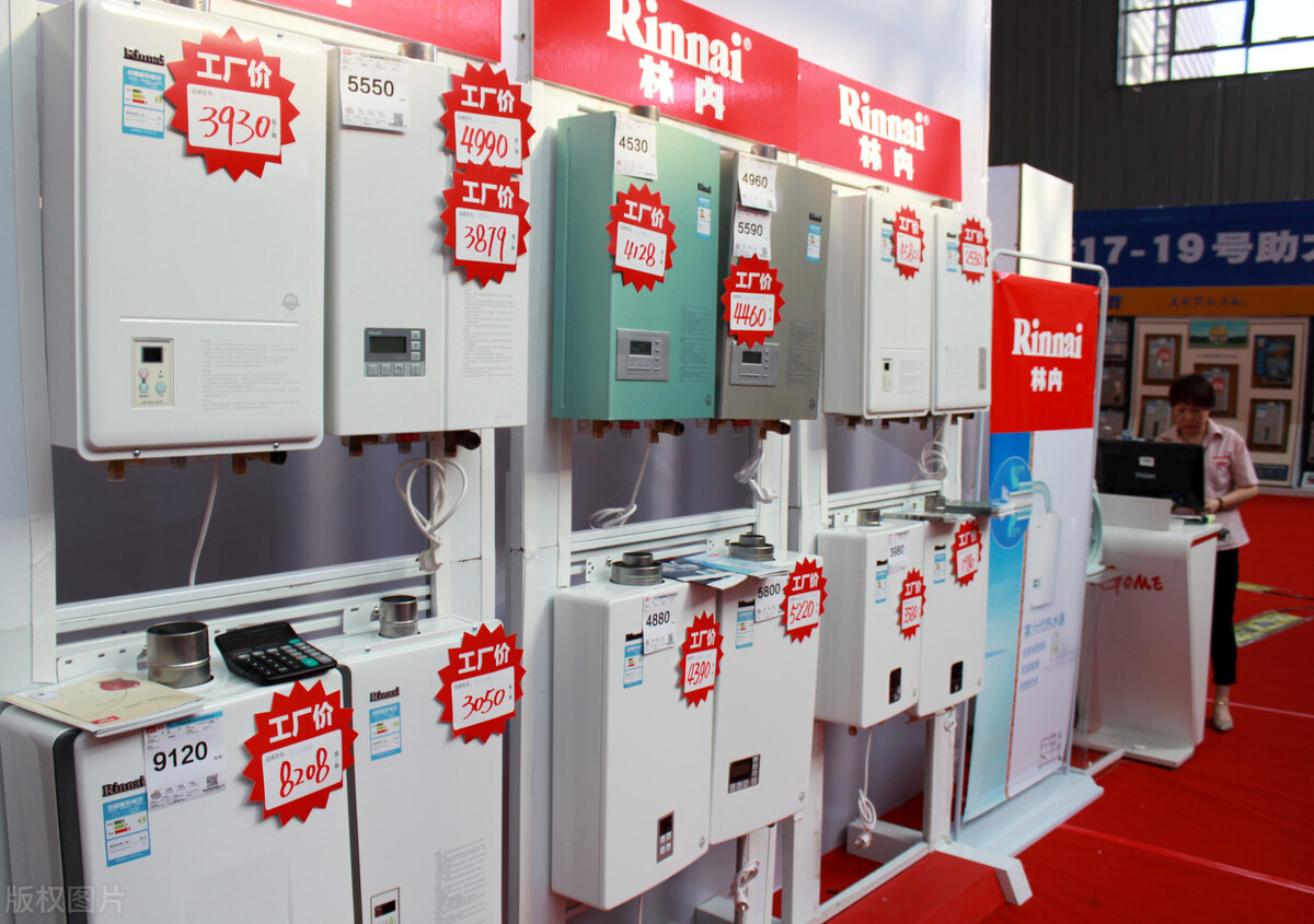 买家电网上买还是店里买,买家电网上买好还是去实体店好