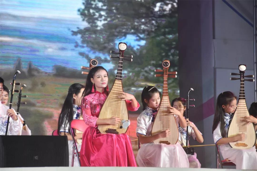 万宁中学第四届艺术节青春飞扬,万宁中学兴趣班