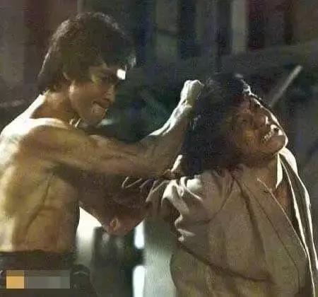 霍金站起来的照片,霍金站着