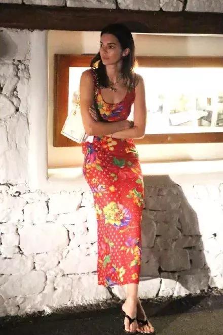 夏天雪纺裙子露肩怎么办 (夏天露肩衣服怎么处理)