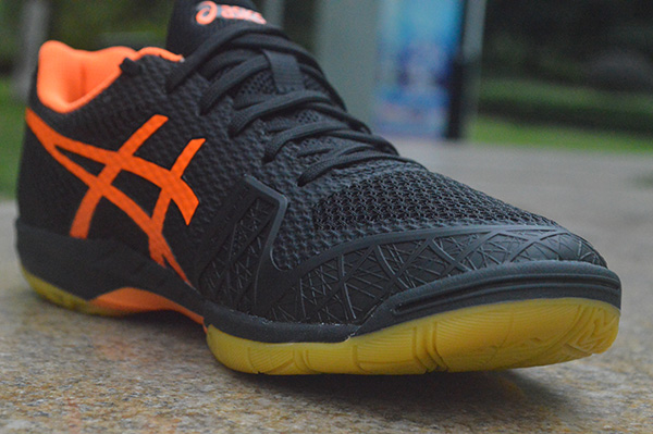亚瑟士刀锋6代测评,亚瑟士刀锋7羽毛球鞋测评