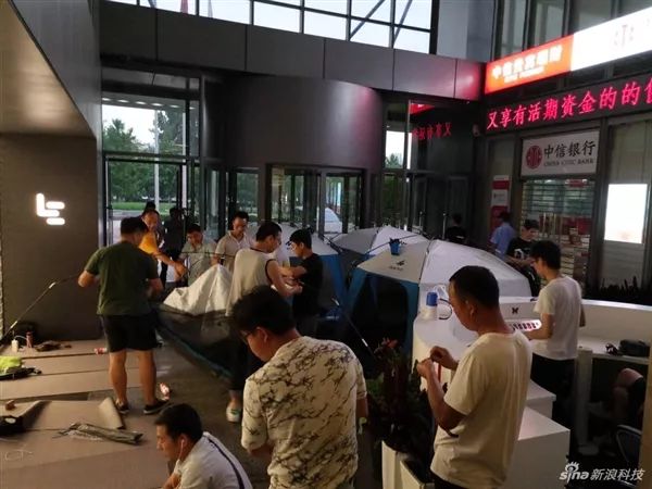 17辆豪车、“不欠钱就是神经病”：贾跃亭的新男人，比他还坑