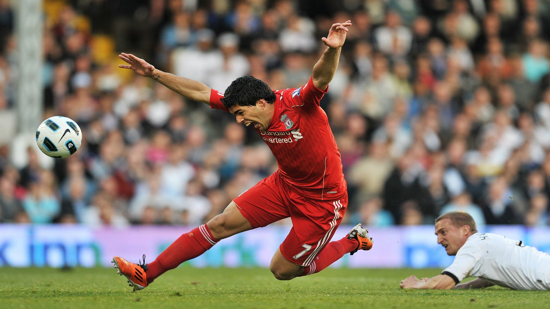 足球运动员为什么要假摔,足球运动员假摔日常