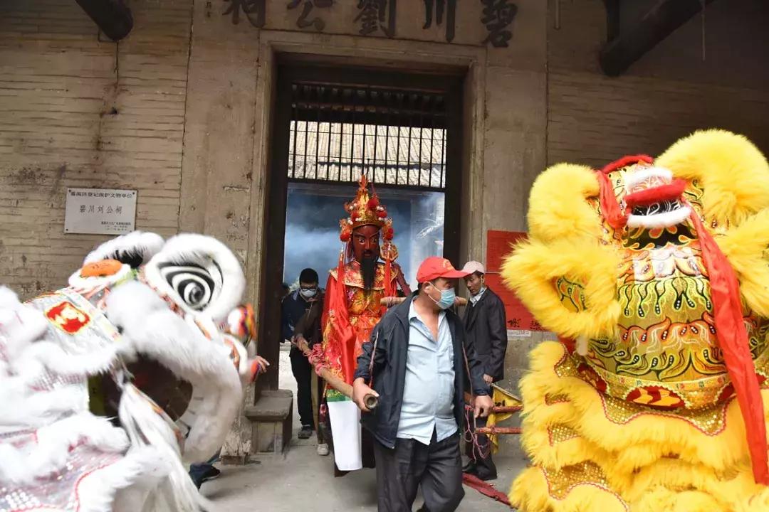 “摸摸康公手，发财更就手！”今天沙头街“康公出巡”好热闹！