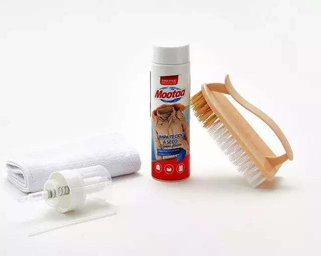 脏羽绒服真的可以一喷去污吗,羽绒服上的毛领脏了正确洗涤方法