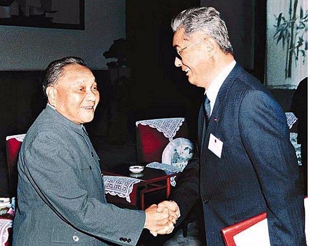 1986年，*小平邓**在京会见荣氏家族：你们就像杨家将，是有功的