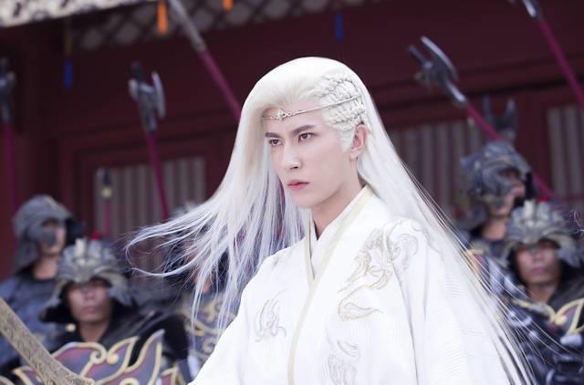 谁的白发造型惊艳到你了,首次大胆尝试白发造型