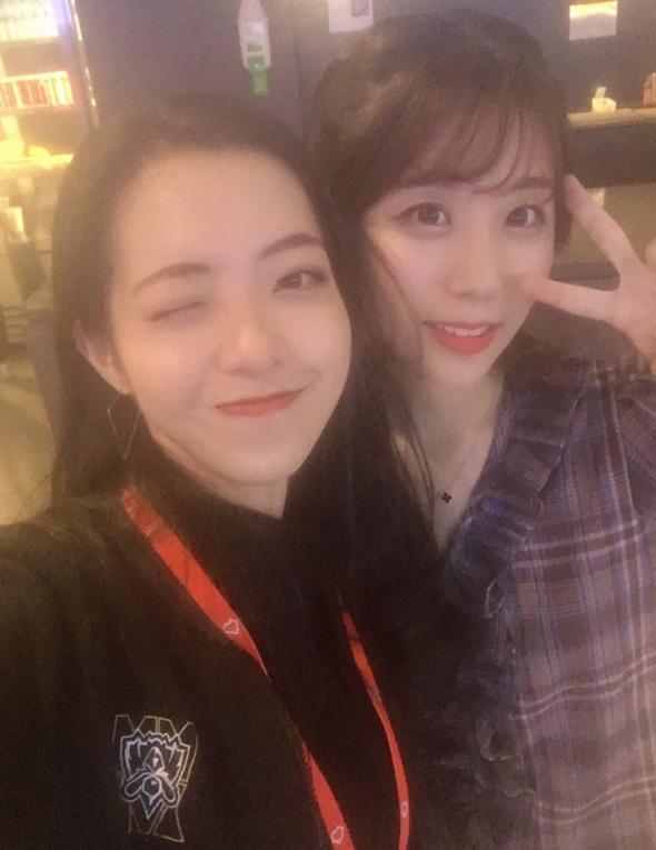 lpl女主持人希然变身,希然评价lpl女主持出场动作