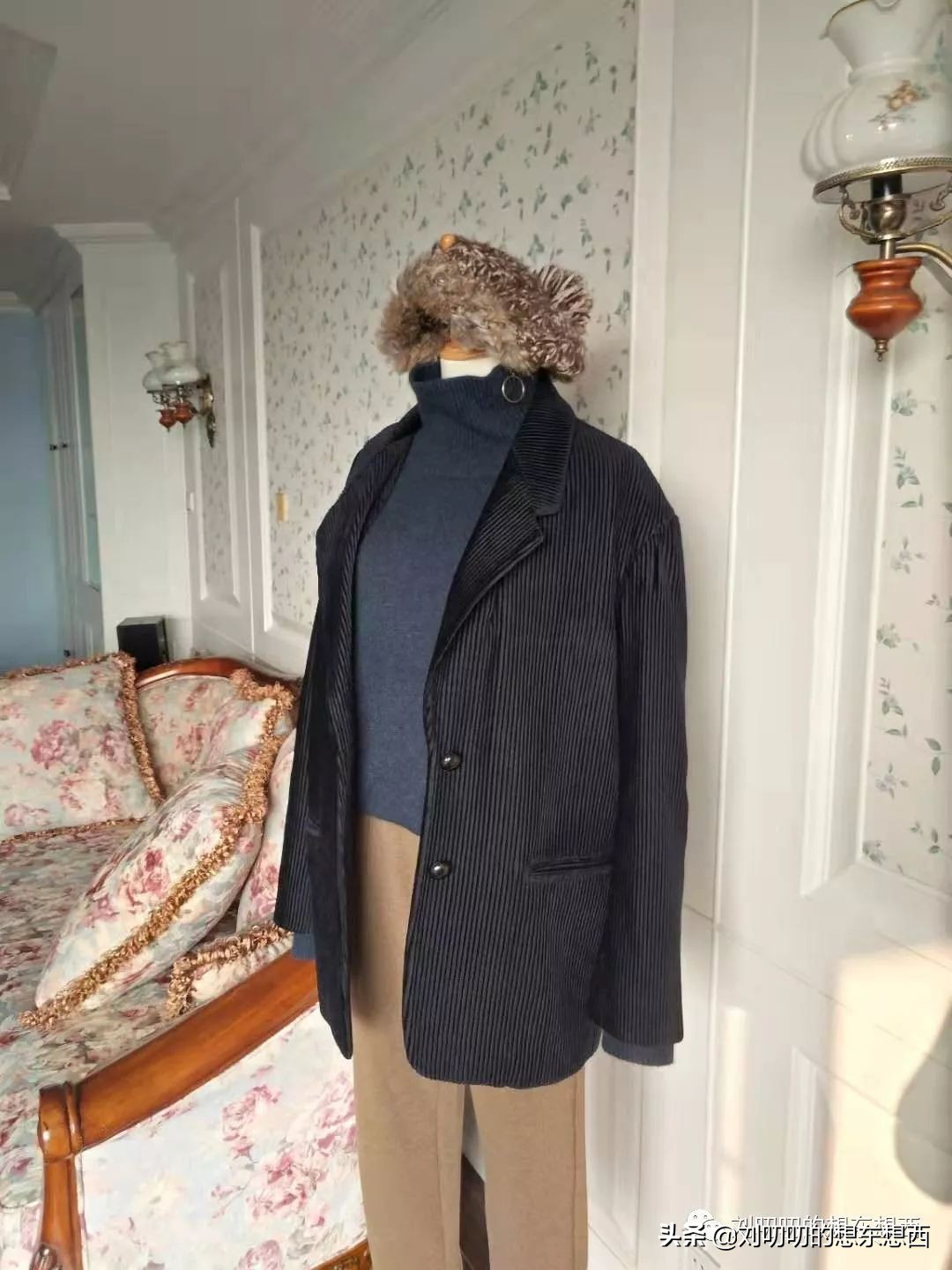 带帽子绿羊绒衫搭配什么外套,休闲装搭配冬款