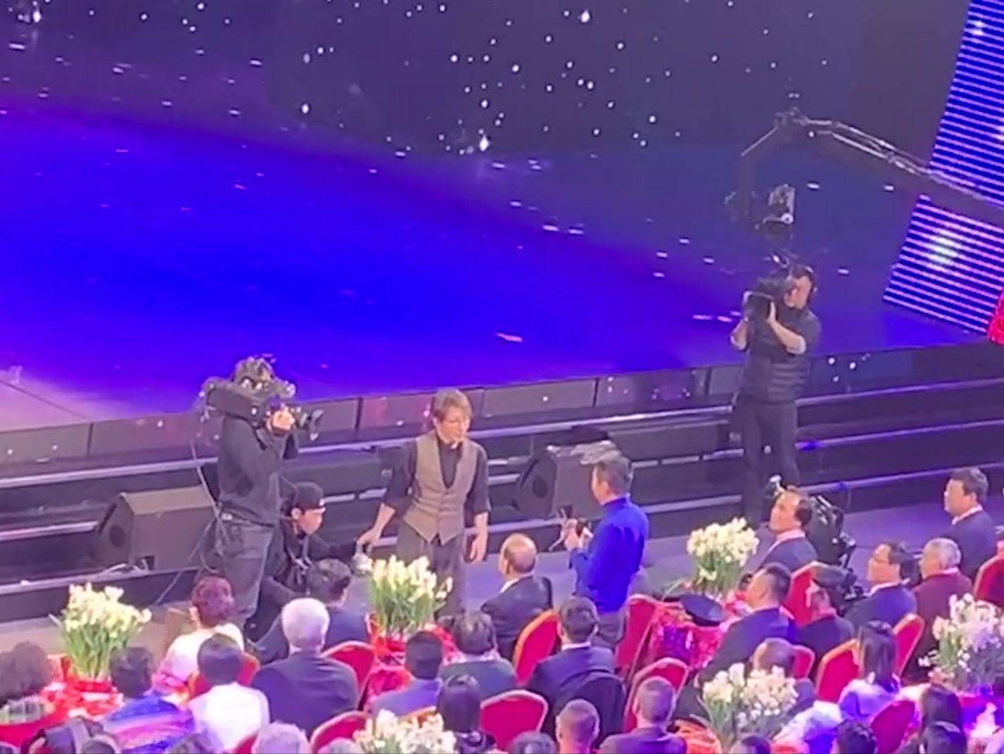 魔术教程简单小学生铅笔变魔术,魔术大揭秘大变活人