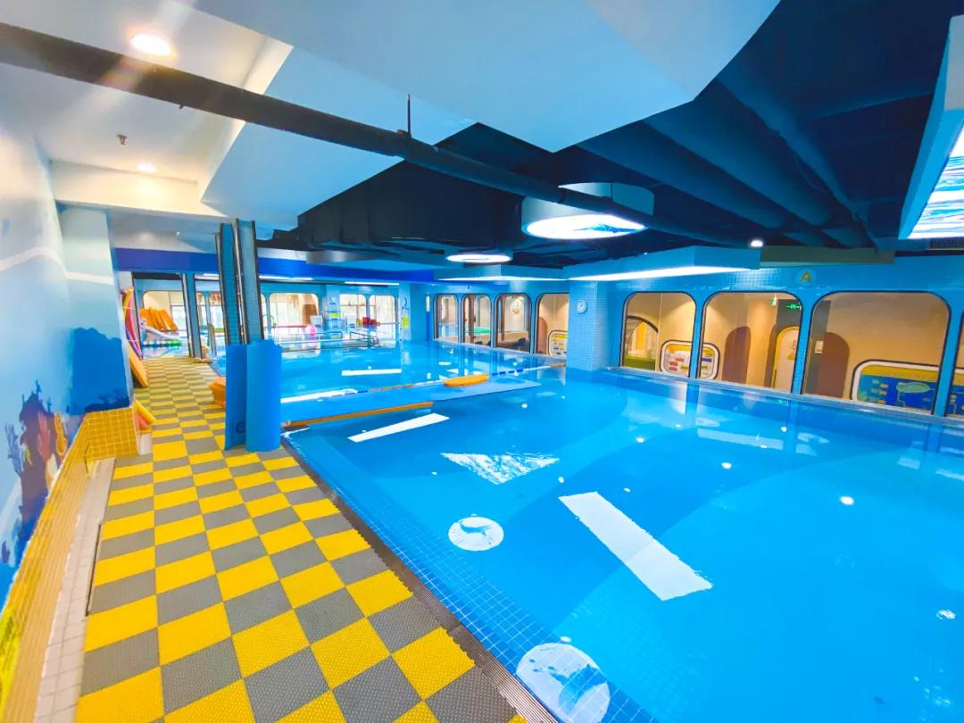 和娃一起学游泳,这家亲子游泳馆真的适合遛娃
