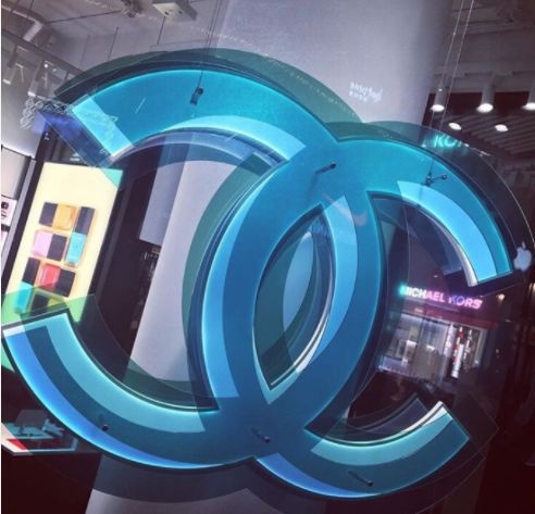 2018国际大牌春季橱窗丨店铺春色关不住，客似云来