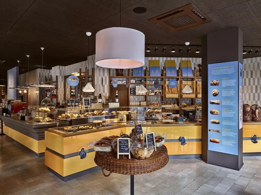 prada购物图,prada专柜购物袋