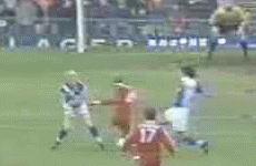 踢足球的搞笑瞬间gif图,盘点足球场上的搞笑瞬间