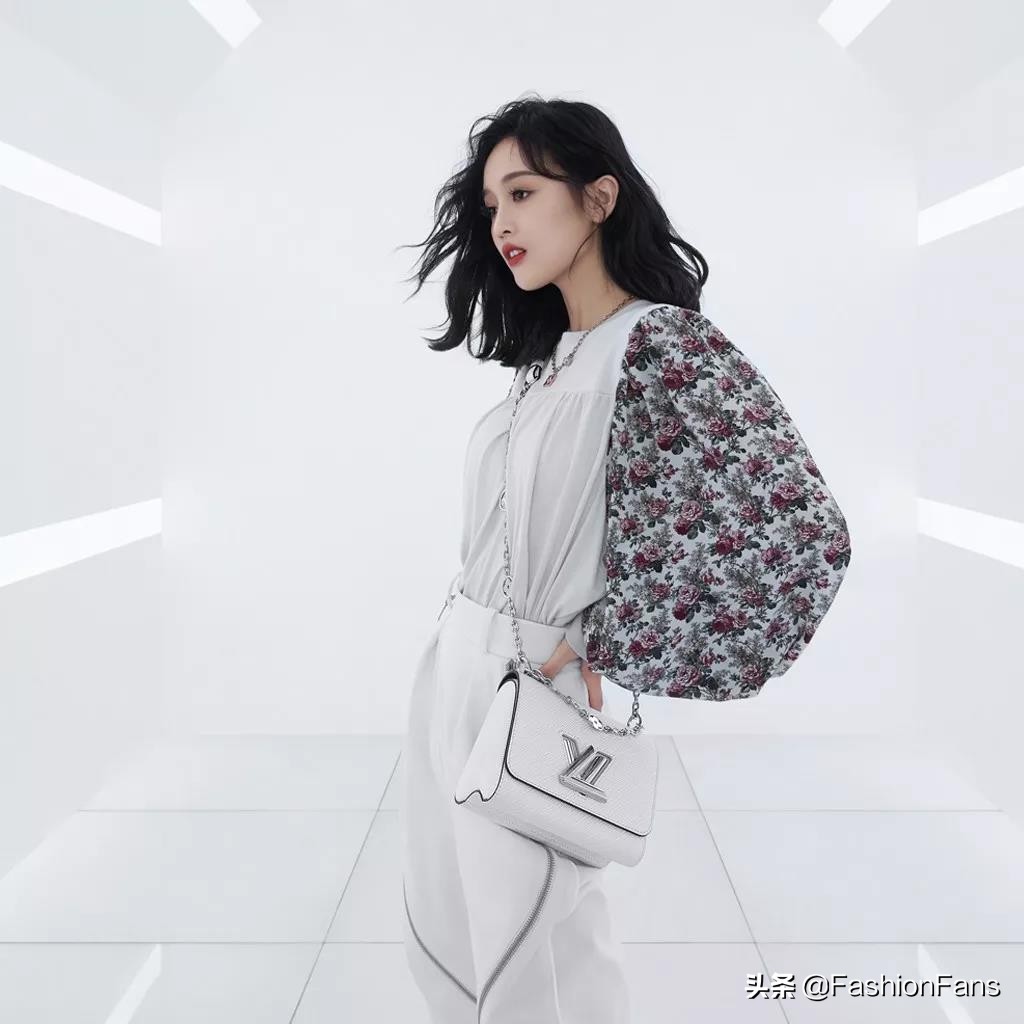 刘雯背过的香奈儿包,刘雯香奈儿机场包