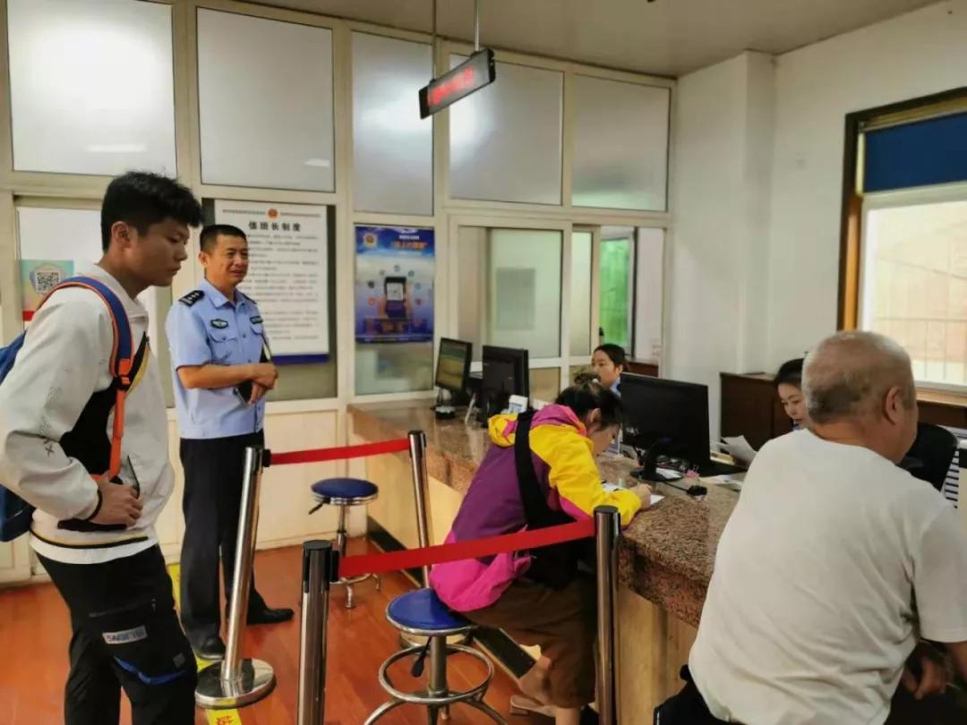 公安机关向人民群众报告工作,向人民报告户政工作