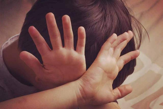 幼儿园孩子被欺负不敢还手怎么办,怎样知道孩子在幼儿园受不受欺负