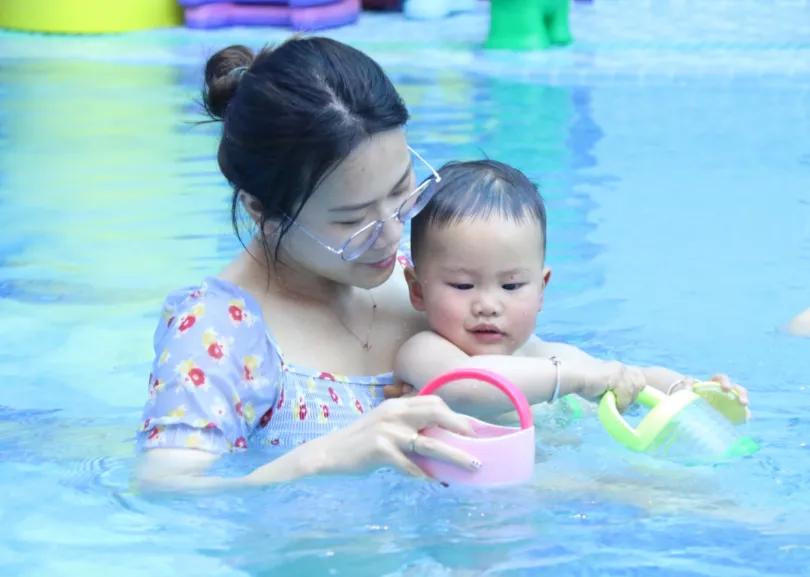婴儿游泳馆哪个更好玩,婴儿游泳馆和什么项目结合好