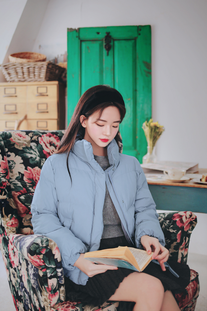 黑色韩版短羽绒服的最佳内搭毛衣,韩系短款羽绒服内打底衫