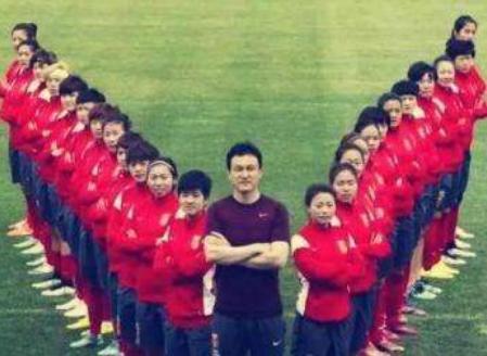 国足腹肌和其他运动员对比,国足前后身材对比