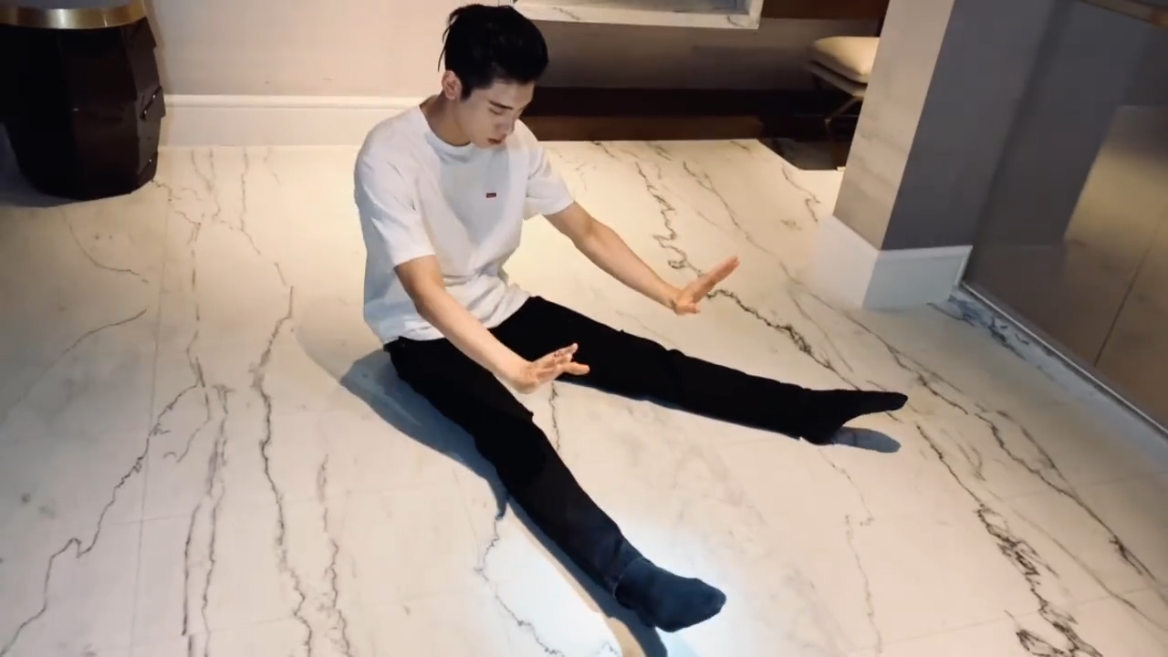 王子异面对质疑小鬼回击跨界歌王,王子异极限挑战发现熊