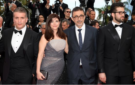 导演拒绝删减任何镜头！片长3小时，生生扯下了理想主义的遮羞布