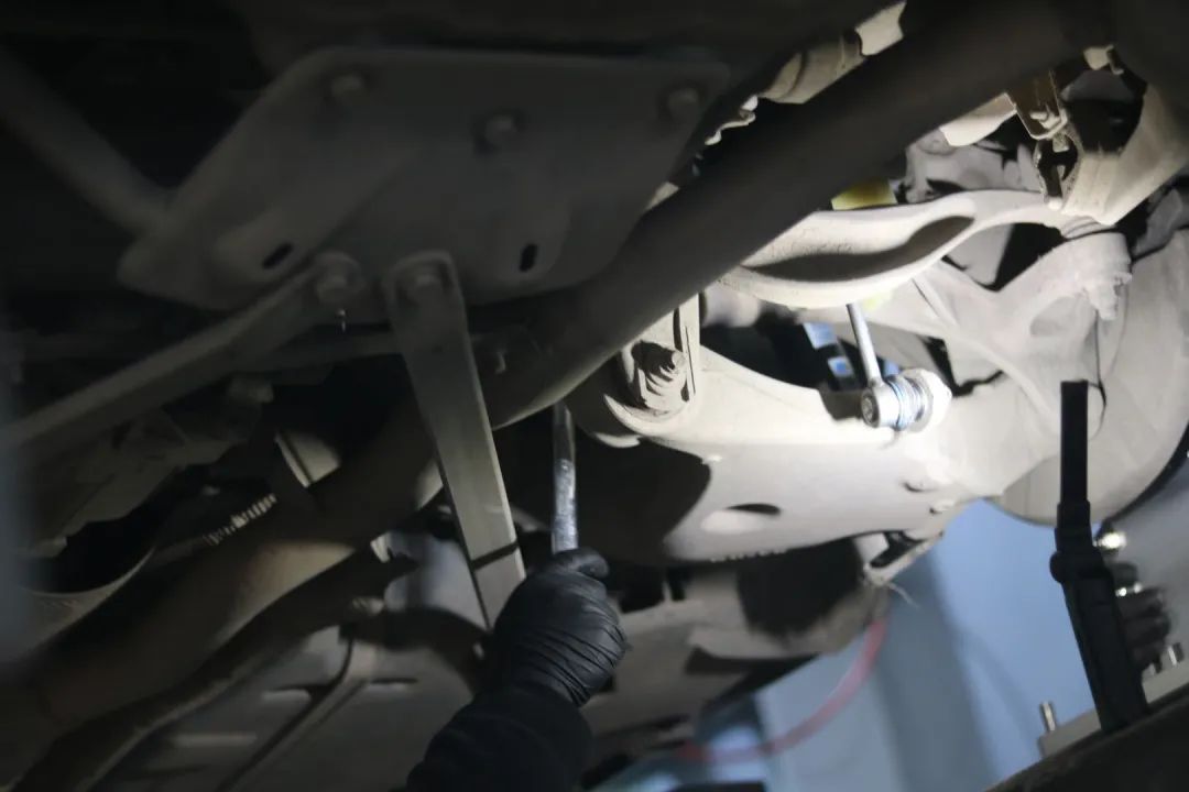 怪兽修车：翻新一辆11年破烂不堪的宝马GT，车况不忍直视