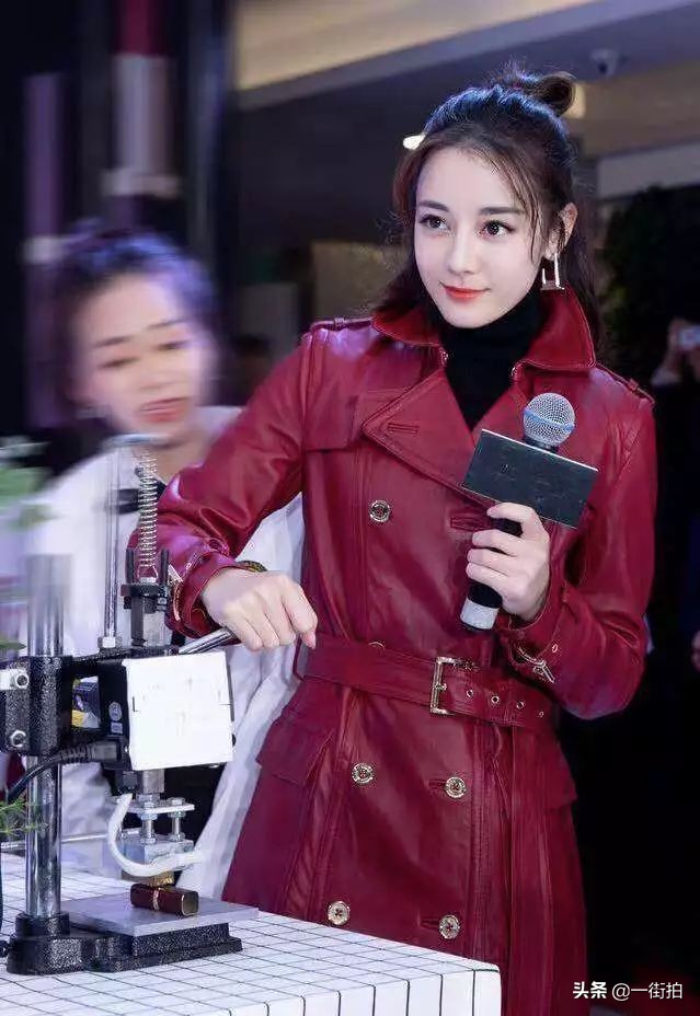 迪丽热巴同款大地色皮衣 (迪丽热巴黑酷皮衣造型)