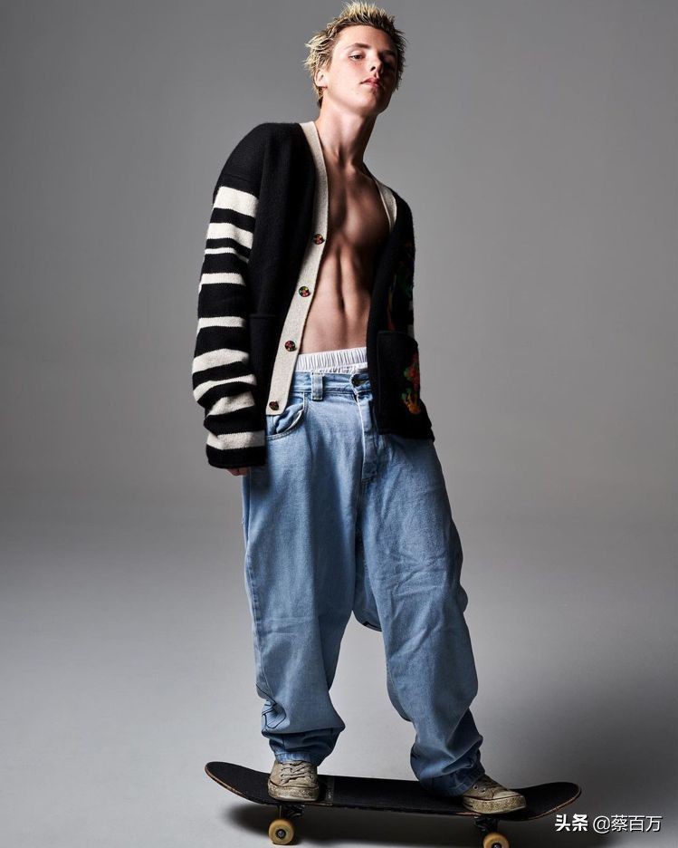 贝克汉姆小儿子克鲁兹穿drew,贝克汉姆晒小儿子克鲁兹工作照