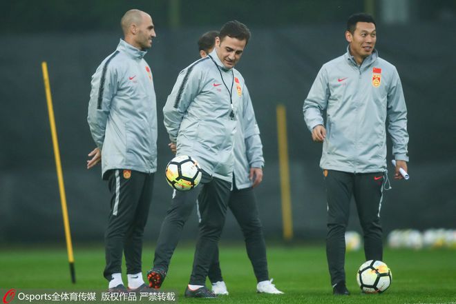 10年17冠！恒大时代落幕陈戌源：中国足球上不去有啥用