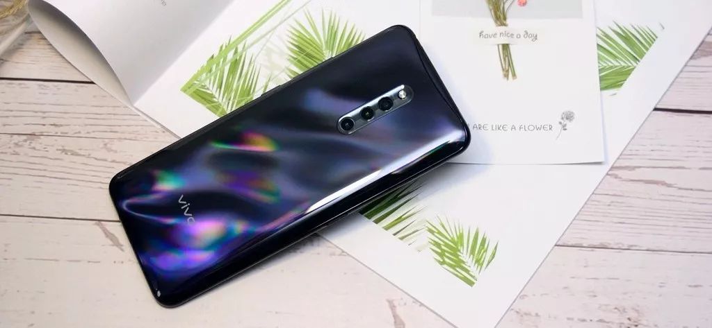 手机屏幕脏用什么擦一下,手机屏幕有点脏擦一下