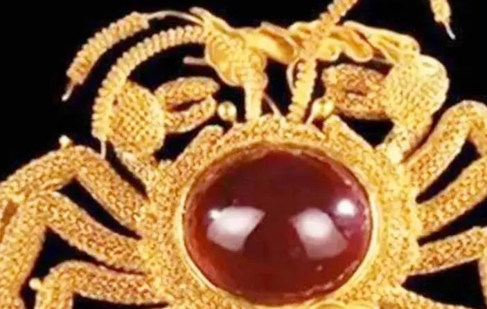 女子用50万买房5年房价涨十倍,女子用一个房子换一只螃蟹