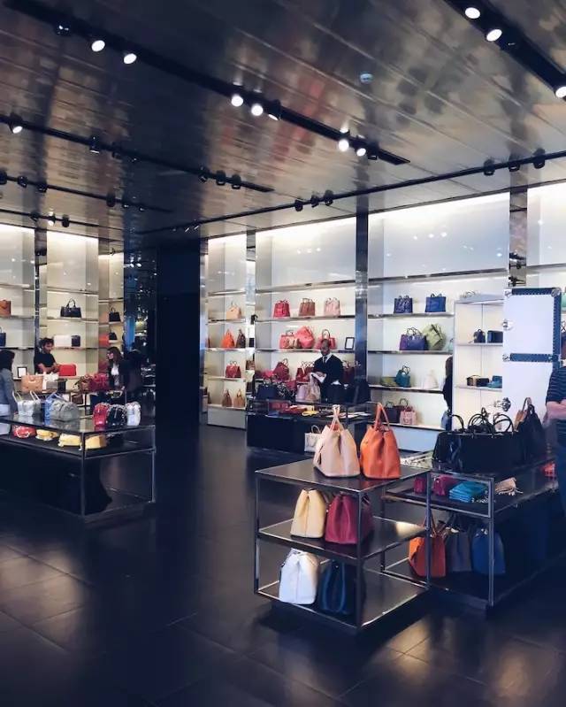 奥特莱斯为什么便宜因为有猫腻,美特斯邦威奥特莱斯为啥这么便宜