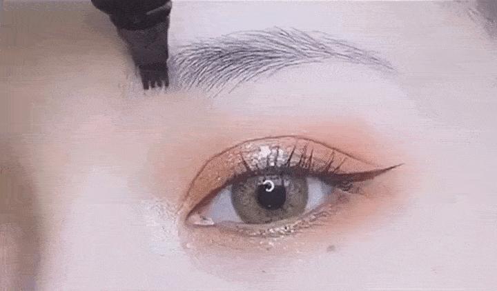 女人出门尽量化淡妆,日常出门都是怎么化淡妆