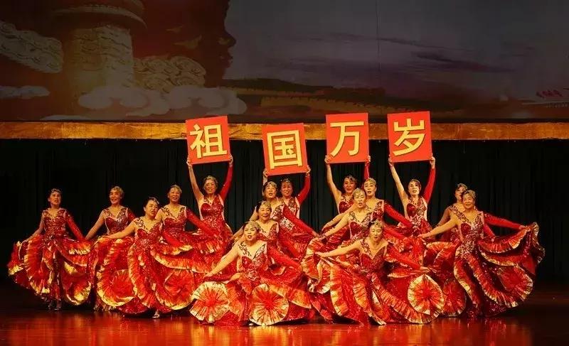 祝福祖国简短视频,那些让你为祖国热泪盈眶的瞬间